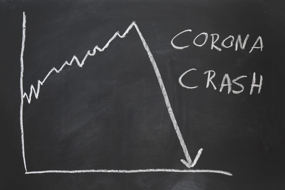 Um desenho na lousa com um gráfico em queda. Ao lado, está escrito Corona Crash, em referência às ações que mais caíram na pandemia.